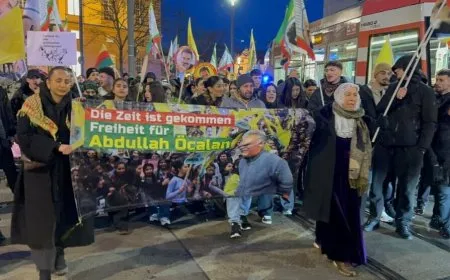 Li bajarê Darmstadtê yê Almanyayê meş û mitînga ‘Ji Rêber Apo re Azadî’