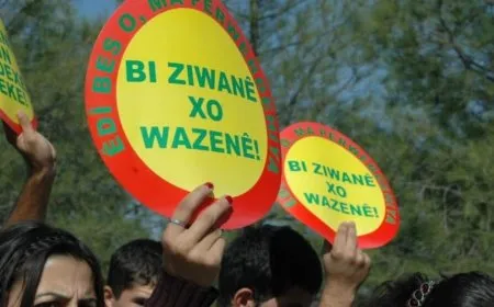 KNK: Bikaranîn û pêşvebirina zimanê Kurdî erka mirovî û neteweyî ye