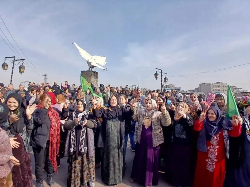 Li 8 bajarên Rojava wê meş werin lidarxistin