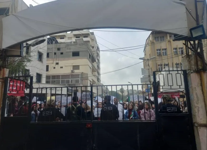Mamosteyan li Tartûsê biryarên hikumetê protesto kir
