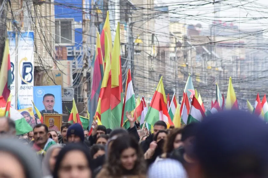 Gelê Qamişlo: Yek e, Yek e, Yek e, Gelê Kurd Yek e