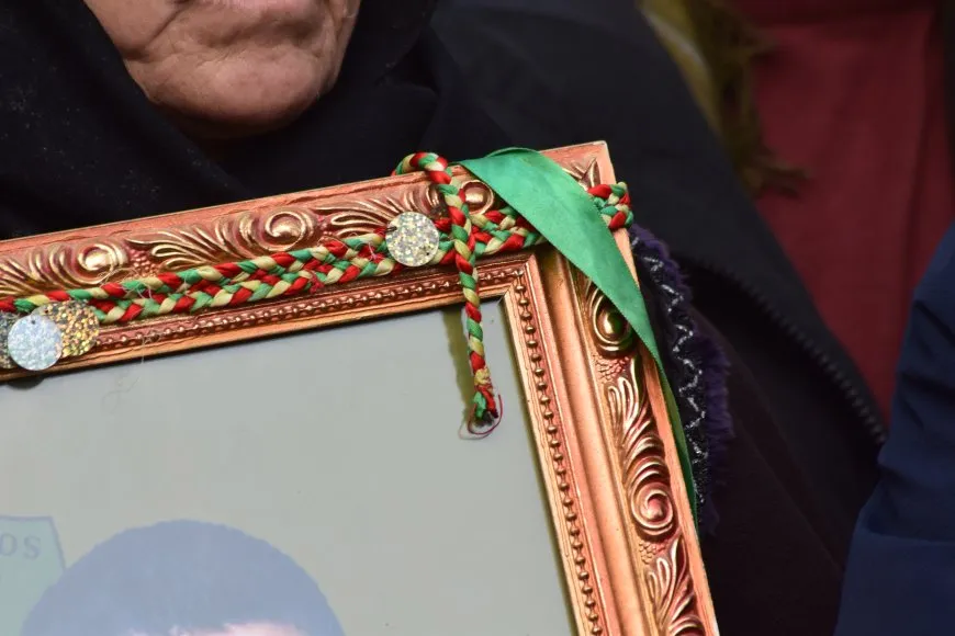 Gelê Qamişlo: Yek e, Yek e, Yek e, Gelê Kurd Yek e