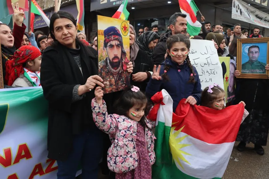 Gelê Qamişlo: Yek e, Yek e, Yek e, Gelê Kurd Yek e