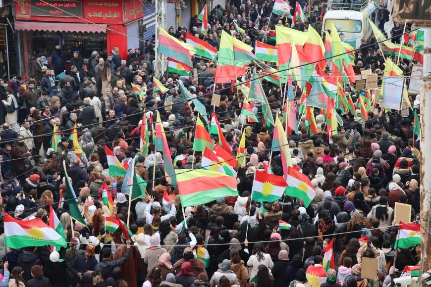 Gelê Qamişlo: Yek e, Yek e, Yek e, Gelê Kurd Yek e
