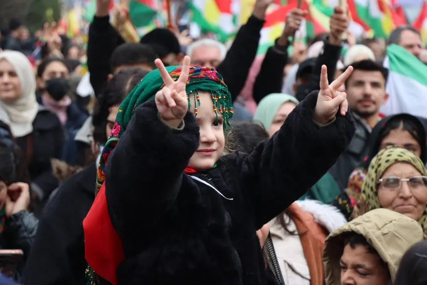 Gelê Qamişlo: Yek e, Yek e, Yek e, Gelê Kurd Yek e