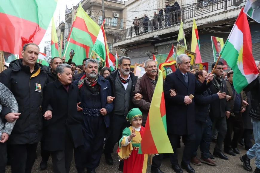 Gelê Qamişlo: Yek e, Yek e, Yek e, Gelê Kurd Yek e