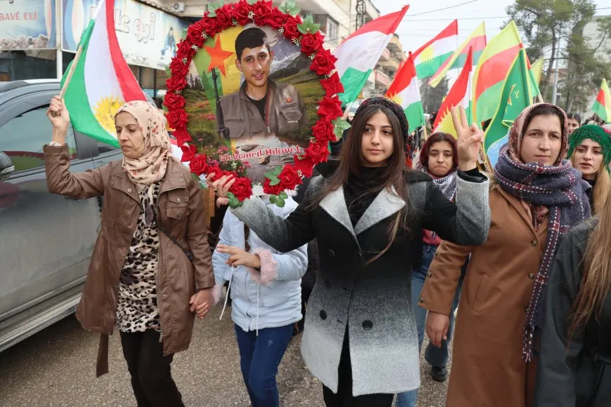 Gelê Qamişlo: Yek e, Yek e, Yek e, Gelê Kurd Yek e