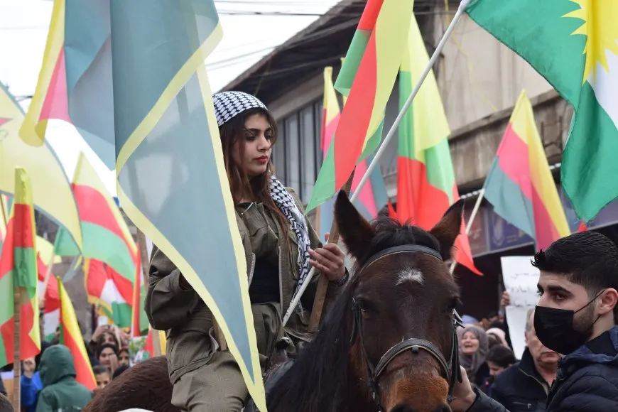 Gelê Qamişlo: Yek e, Yek e, Yek e, Gelê Kurd Yek e