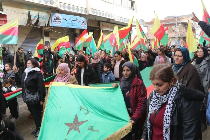Ji meşên Amûdê û Dirbêsiyê peyamên parastina Rojava