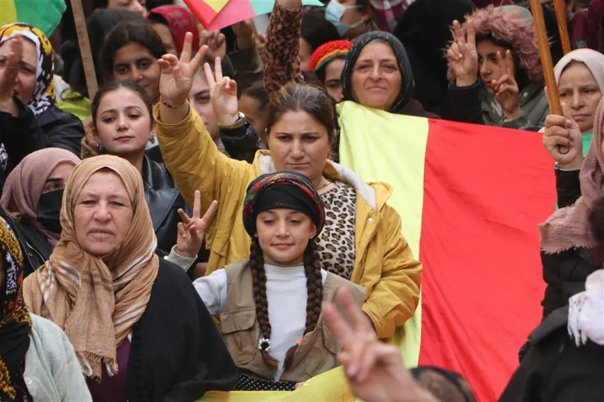Ji meşên Amûdê û Dirbêsiyê peyamên parastina Rojava