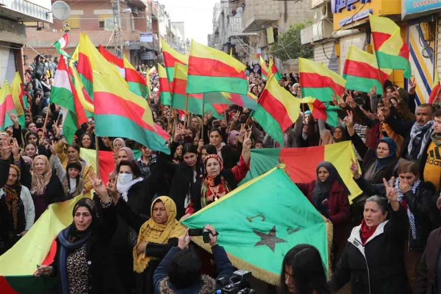 Ji meşên Amûdê û Dirbêsiyê peyamên parastina Rojava