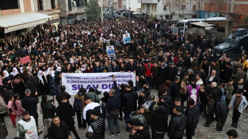 Gelê Bakurê Kurdistanê ji bo Rojava li qadan e