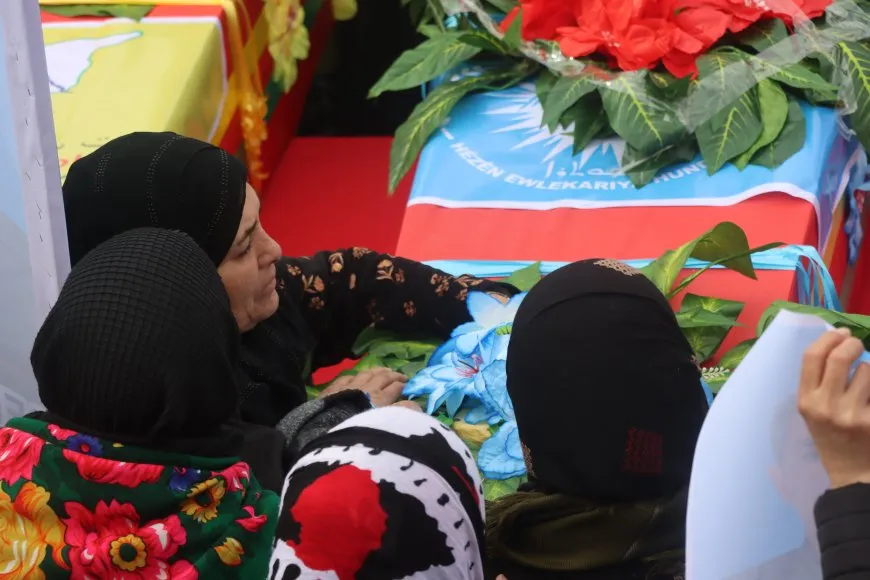 Şêniyên Dêrikê şehîdên berxwedana Rojava oxir kirin