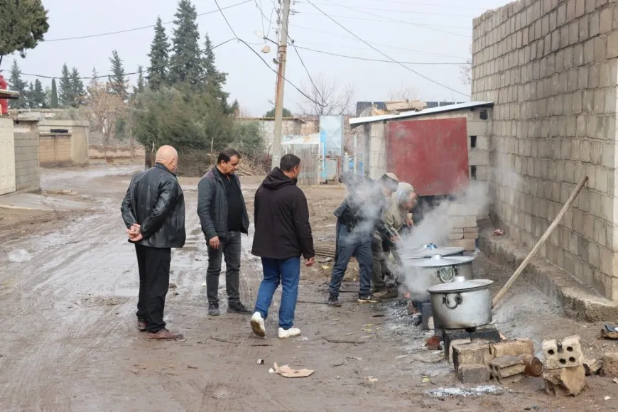 Şêniyên gundê Dugirka xwarin bo şervanan amade kir
