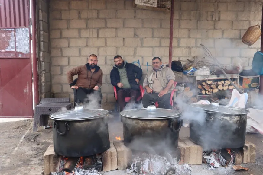 Şêniyên gundê Dugirka xwarin bo şervanan amade kir