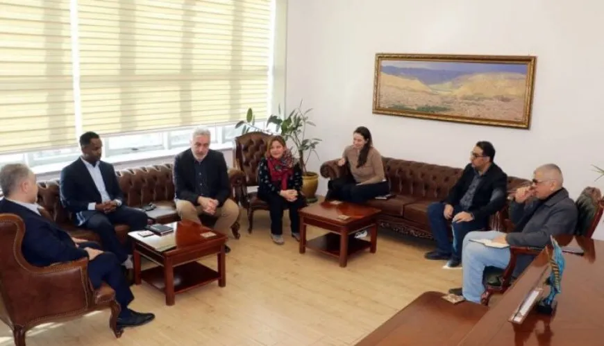 Bijîşkên Sinornenas wê bi rêka saziyên Dihokê alîkariyê bighîne Rojava