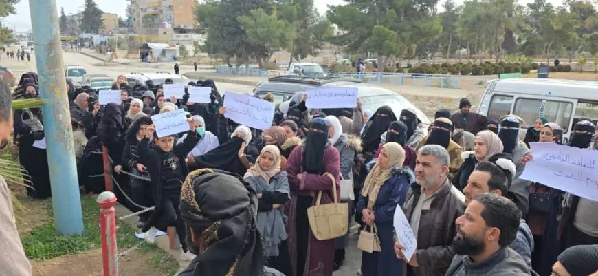 Li Tebqayê mamoste li hemberî hikumeta demkî derketin