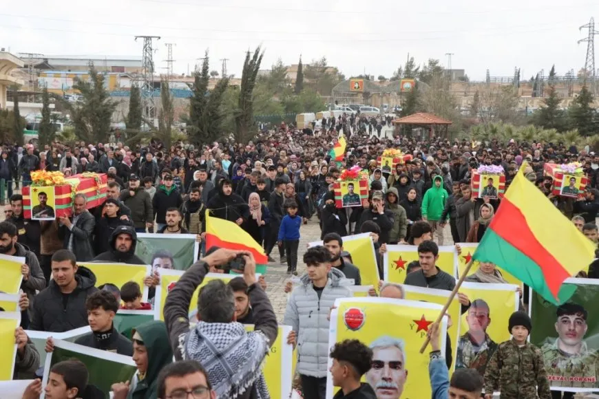 Li Kobanê merasîma 12 şehîdan
