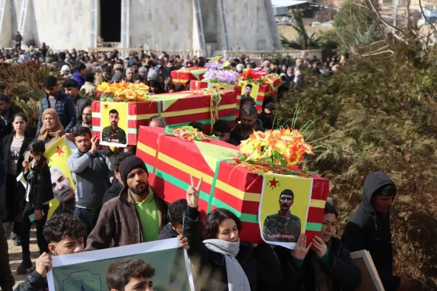 Li Kobanê merasîma 12 şehîdan