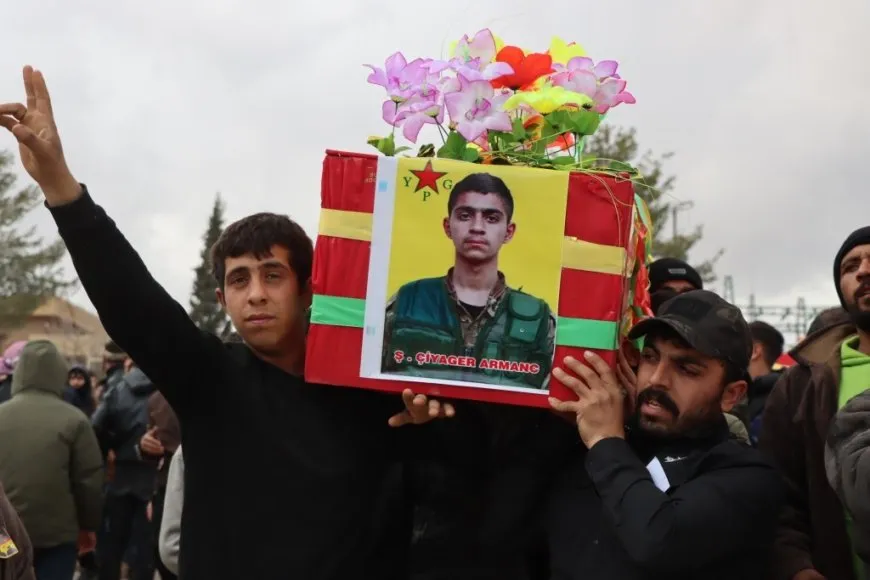 Li Kobanê merasîma 12 şehîdan