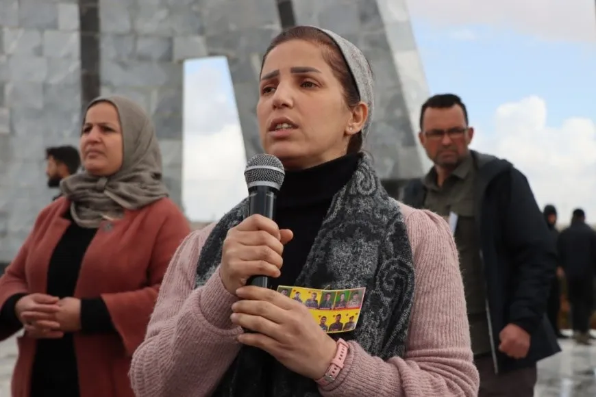 Li Kobanê merasîma 12 şehîdan