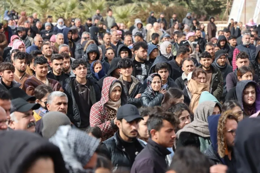 Li Kobanê merasîma 12 şehîdan