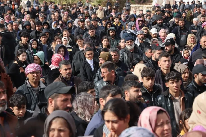 Li Kobanê merasîma 12 şehîdan
