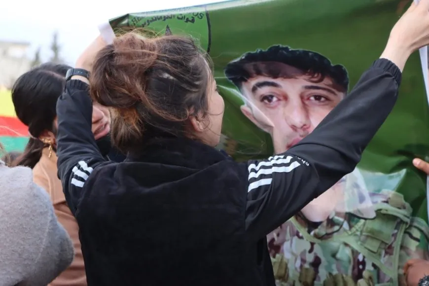 Li Kobanê merasîma 12 şehîdan