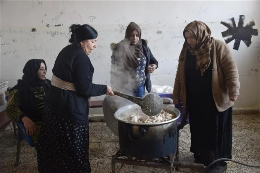Malbatên şehîdan li Til Temirê xwarin ji bo şervanan amade kir