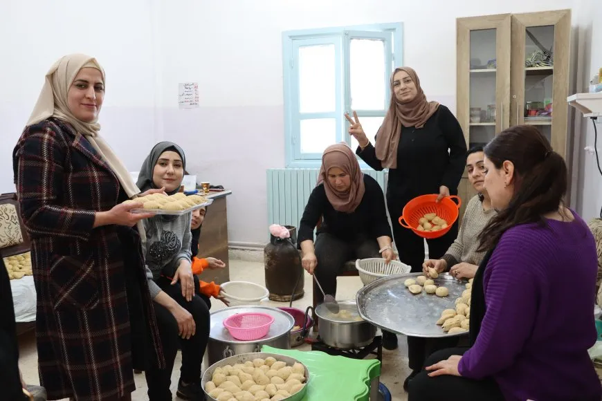 Mamosteyên jin bi şêwazeke cuda piştgiriya xwe bo şervanan nîşan da