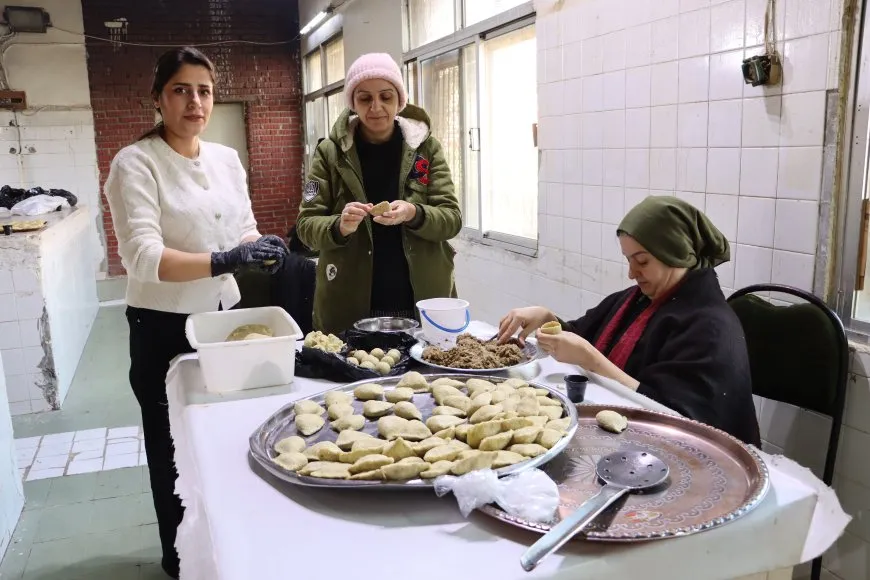 Mamosteyên jin bi şêwazeke cuda piştgiriya xwe bo şervanan nîşan da