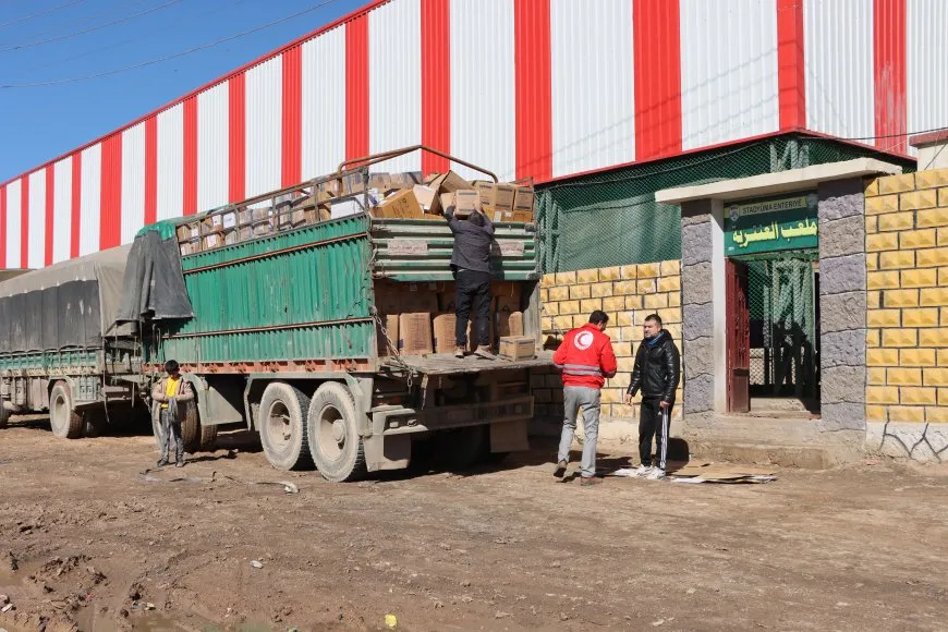 Heyva Sor a Kurd û Kanal 8’ê 45 ton derman radestî Desteya Tenduristiyê kirin
