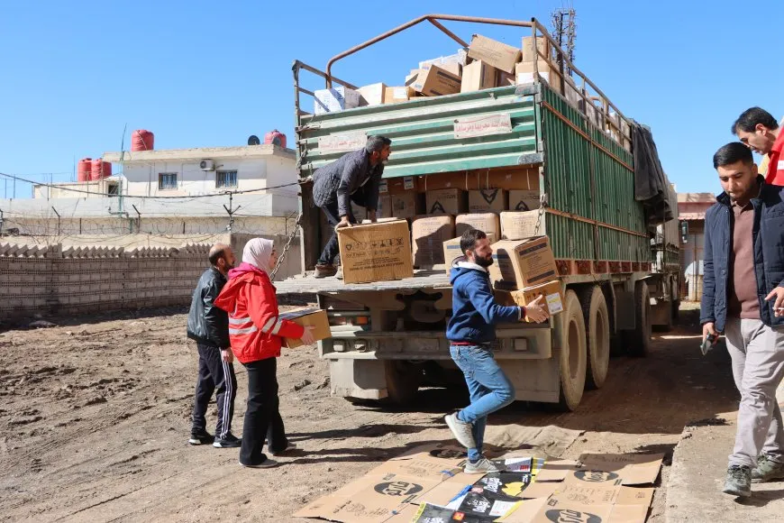 Heyva Sor a Kurd û Kanal 8’ê 45 ton derman radestî Desteya Tenduristiyê kirin