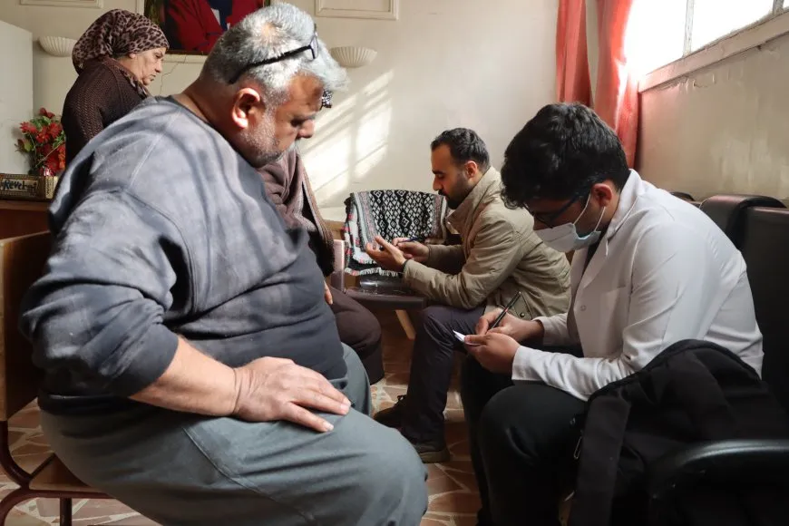 Bijîşkên ji Başûr koçberan tedawî dikin