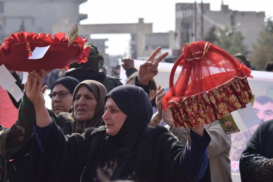 Li Qamişloyê bi beşdariya bi hezaran kesî merasîma 6 şehîdan
