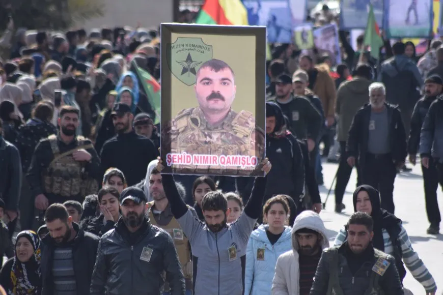 Li Qamişloyê bi beşdariya bi hezaran kesî merasîma 6 şehîdan
