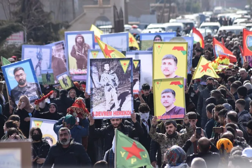 Li Qamişloyê bi beşdariya bi hezaran kesî merasîma 6 şehîdan