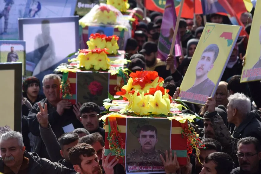 Li Qamişloyê bi beşdariya bi hezaran kesî merasîma 6 şehîdan