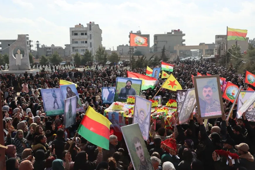 Li Qamişloyê bi beşdariya bi hezaran kesî merasîma 6 şehîdan