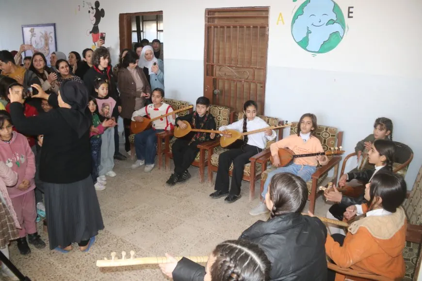 Li Amûdê çalakiyên kêfxweşî û amadekirina xwarinê ji bo koçberan didomin