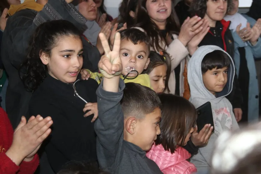 Li Amûdê çalakiyên kêfxweşî û amadekirina xwarinê ji bo koçberan didomin