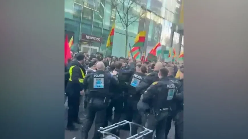 Li Karlsruhê polîsan mudaxeleyê protestoya Rojava kirin