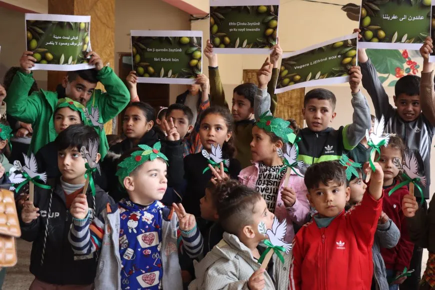 Mamosteyan diyarî li zarokên koçber belav kirin