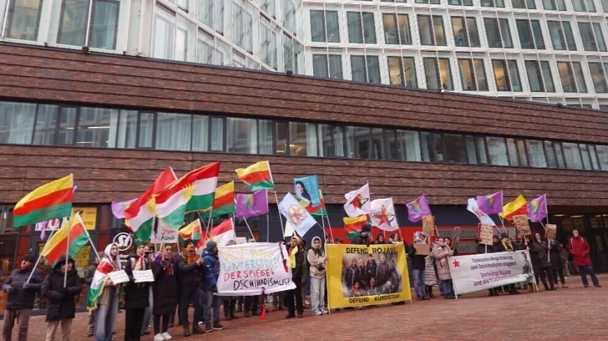 Li bajarê Hamburgê yê Almanyayê "Der Spiegel" hat protestokirin