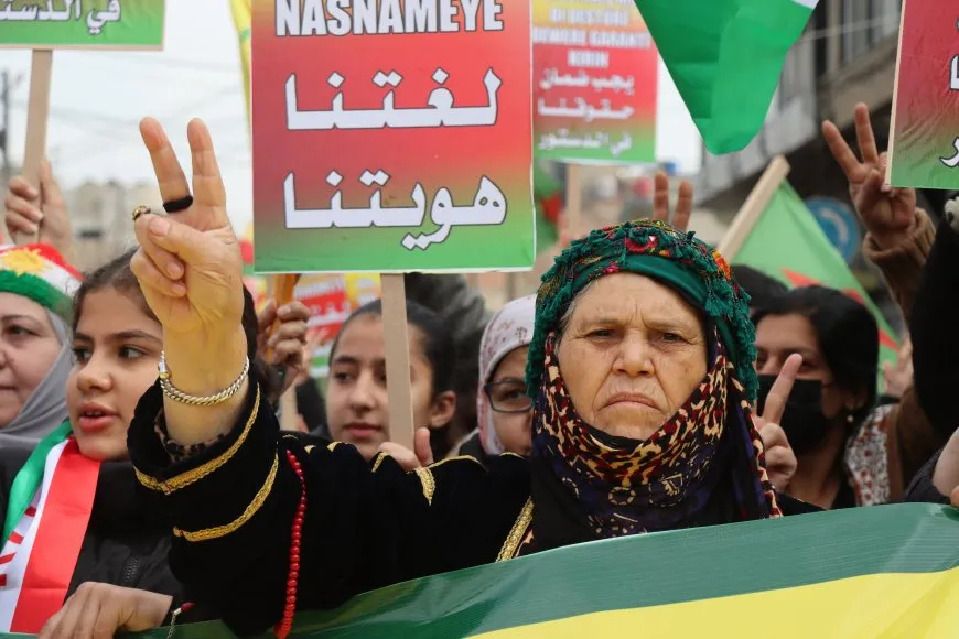 Di meşa li Qamişloyê de peyama "Yekbûna me hebûna me ye"