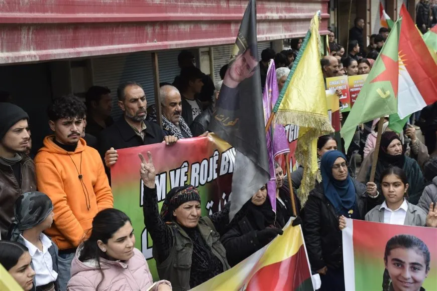Li Hesekê û Dirbêsiyê di meşan de mafên destûrî hatin xwestin