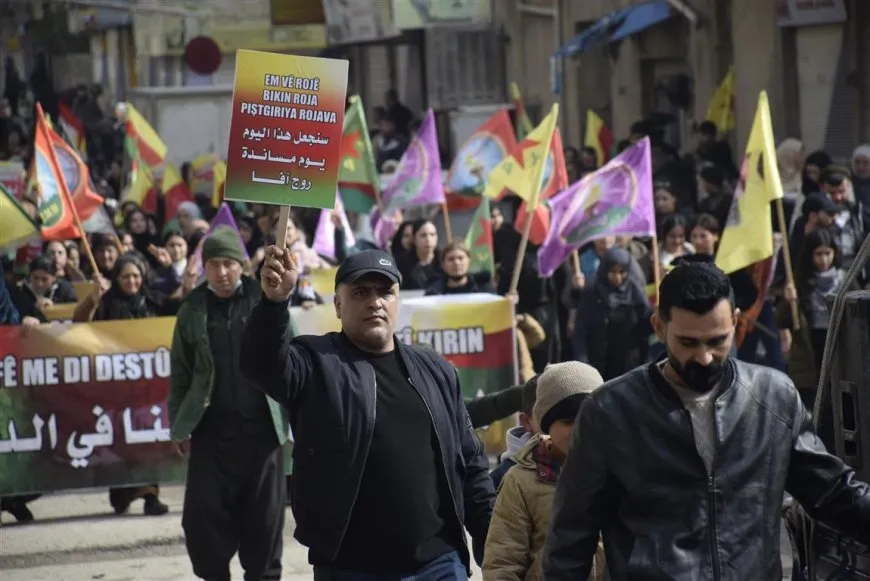 Li Hesekê û Dirbêsiyê di meşan de mafên destûrî hatin xwestin