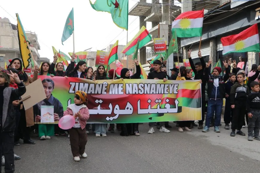 Li Hesekê û Dirbêsiyê di meşan de mafên destûrî hatin xwestin