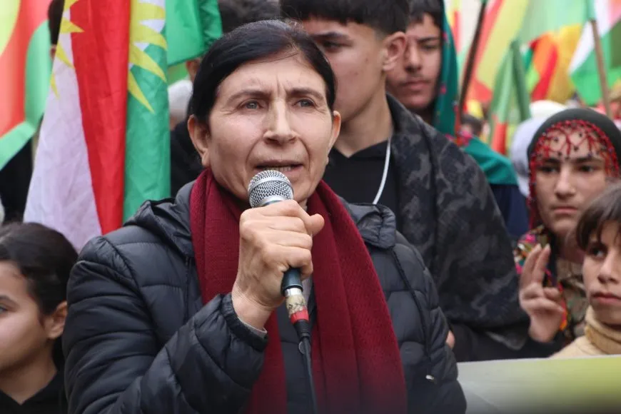 Li Hesekê û Dirbêsiyê di meşan de mafên destûrî hatin xwestin