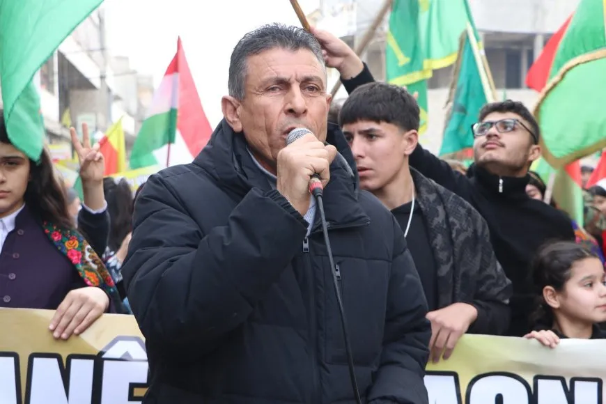 Li Hesekê û Dirbêsiyê di meşan de mafên destûrî hatin xwestin